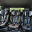 Trzy foteliki na tylnej kanapie: kiedy montaż obok siebie jest możliwy i na czym polegają ograniczenia (ISOFIX, pasy, szerokość)
