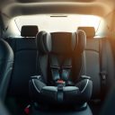 Najbezpieczniejsze miejsce dla dziecka w aucie: tylna kanapa, środek, ISOFIX i pasy